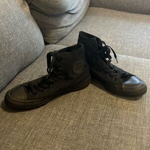 Women’s Black Hightop Converse Shoes (size 6)